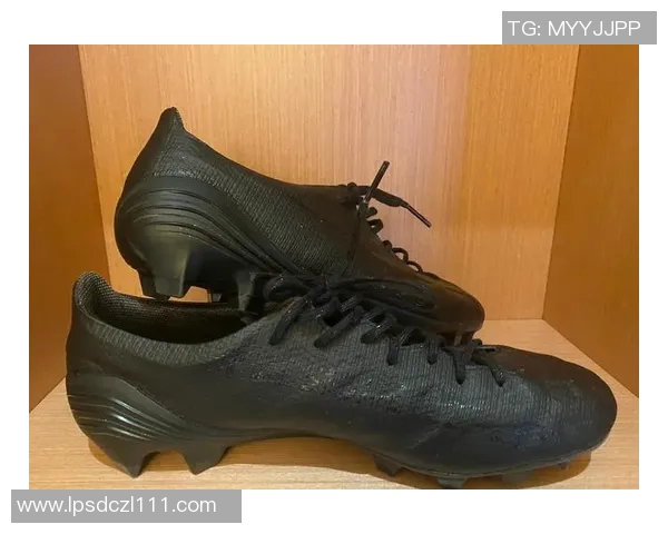 聚焦球星专属球鞋足球探索运动与个性化设计完美结合