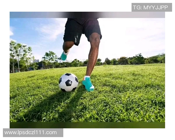 足球巨星魅力无限:精选足球明星壁纸高清展示让你领略球场风采 足球巨星魅力无限:精选足球明星壁纸高清展示让你领略球场风采