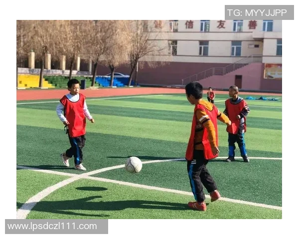 天才足球小球星逆风成长闪耀绿茵梦想与荣耀的励志故事 天才足球小球星逆风成长闪耀绿茵梦想与荣耀的励志故事