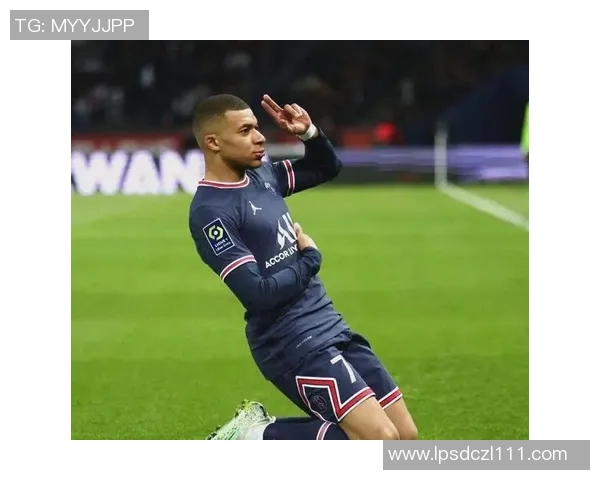 现役足球明星风采全解析 揭秘足坛顶尖球员的训练与比赛背后故事 现役足球明星风采全解析 揭秘足坛顶尖球员的训练与比赛背后故事